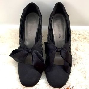 Women’s Size 7.5 Black Heels with Bows!